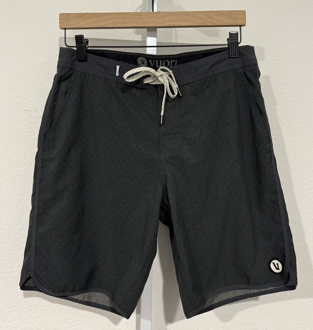 VUORI Cruise Boardshort Mens 30 Black Gray Micro Dot 8" Inseam Swim Surf Trunks